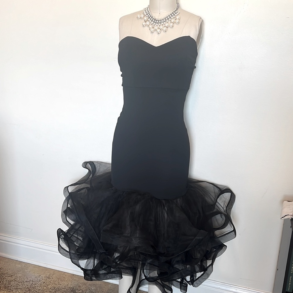Elegant Black Gown w/Ruffle Tulle
